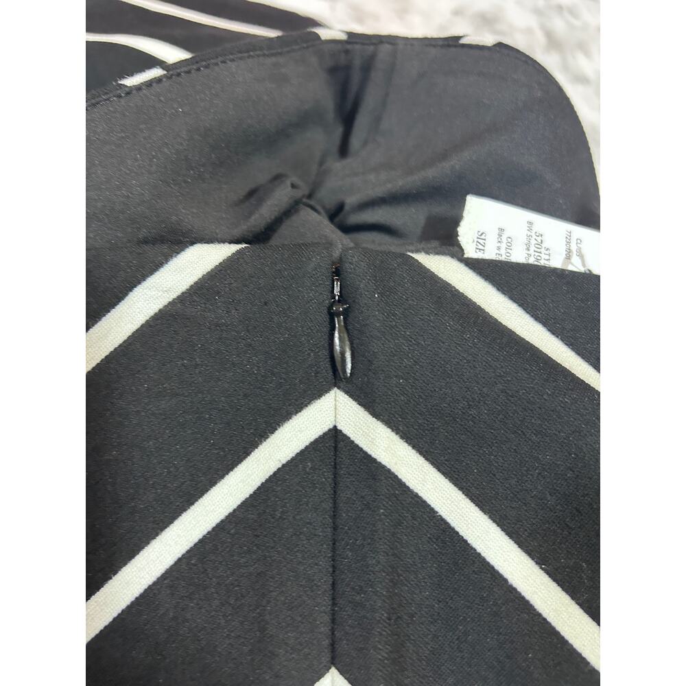 White House Black Market Black & White Chevron Stripe A-Line Skirt 8 Chic Midi - Picture 5 of 8